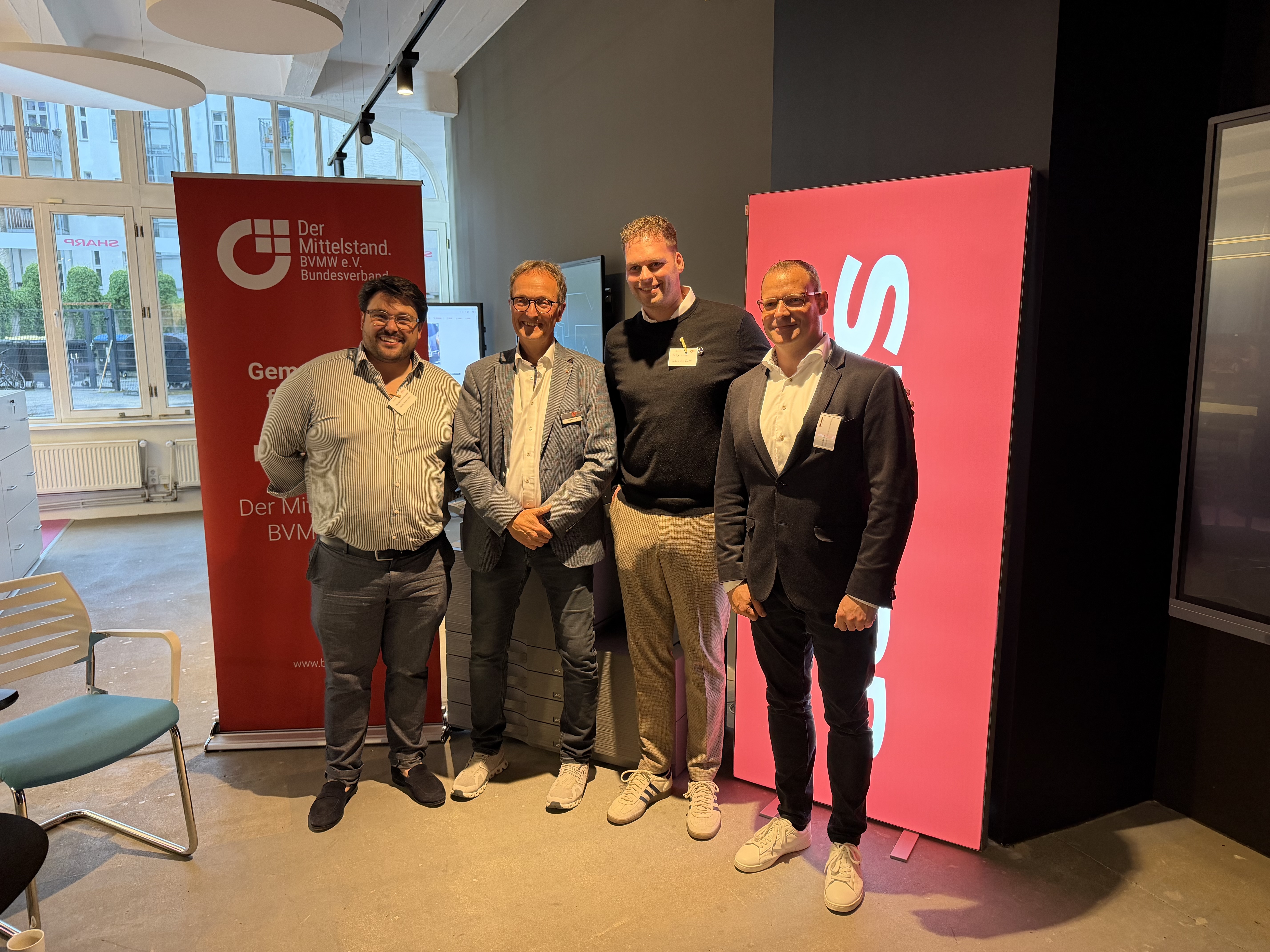 Live Hacking Berlin bei Sharp Business Systems Deutschland Live Hacking Berlin mit Werner Francis Reineke bei Sharp Business Systems Deutschland